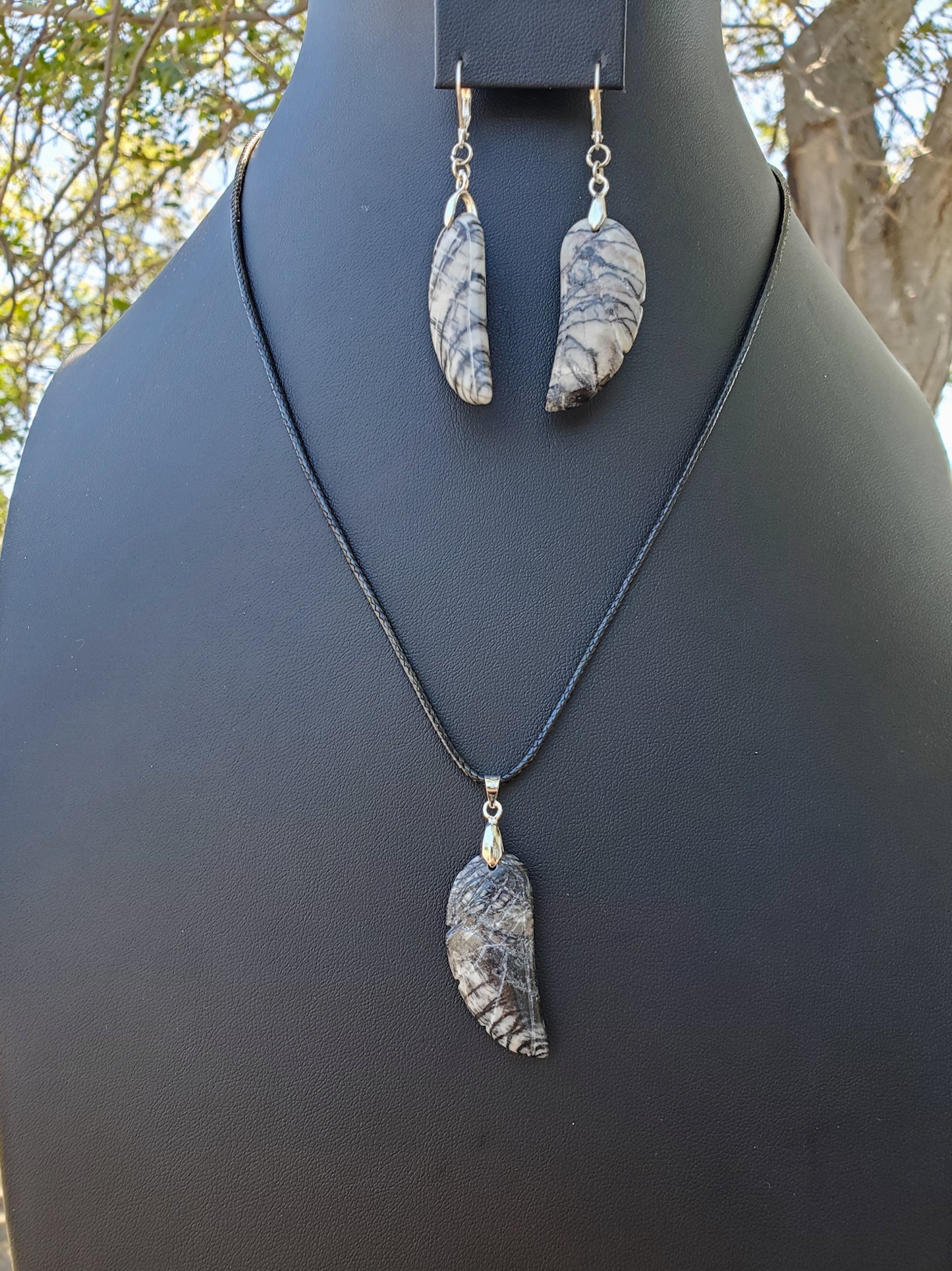 Black Line Jasper Wing Set