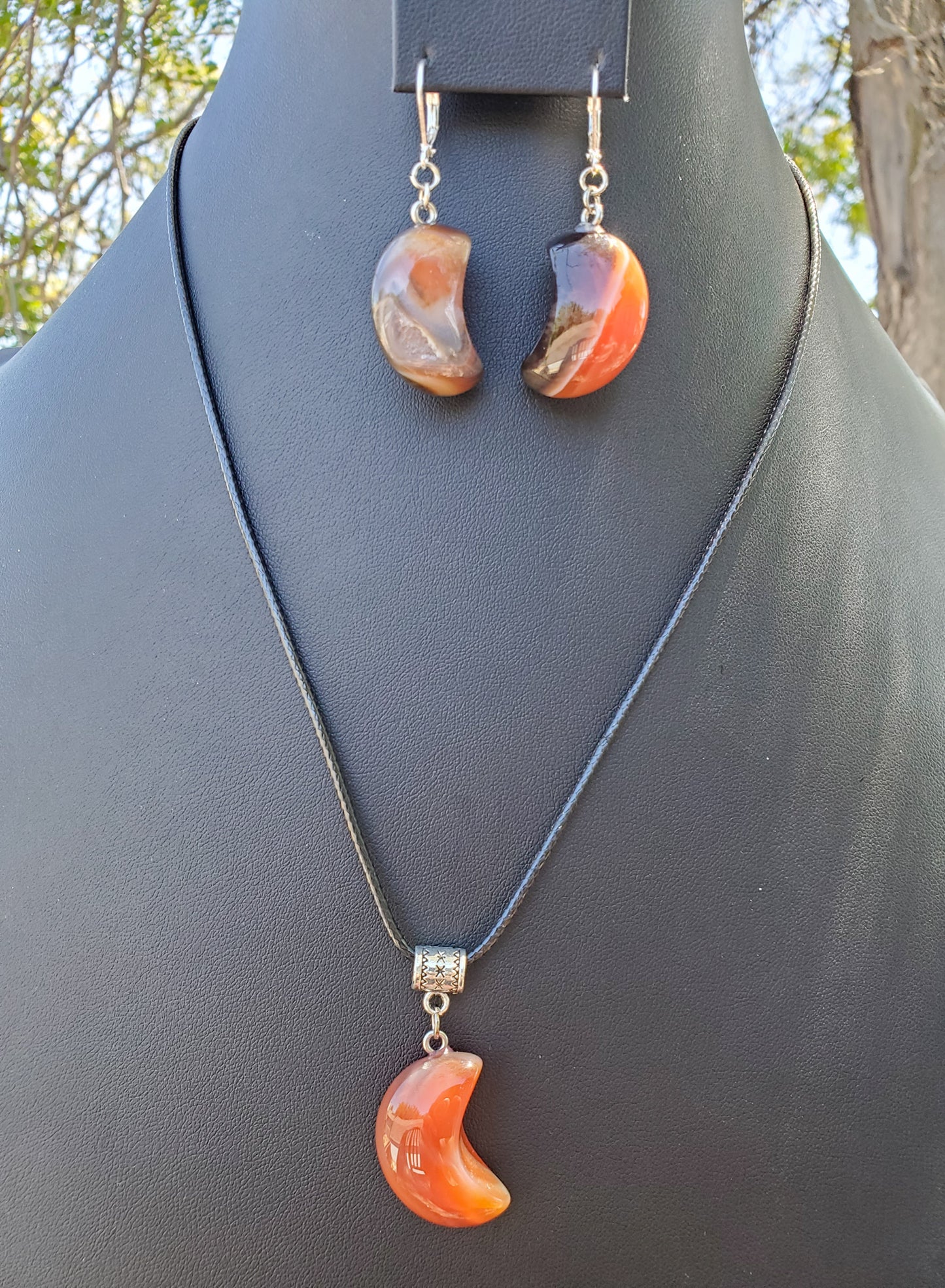 Banded Sardonyx Moon Set