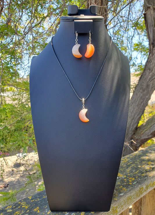 Carnelian with Crystals Moon Set