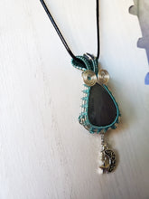 Load image into Gallery viewer, Shiny Moon Labradorite Necklace
