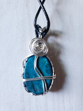 Load image into Gallery viewer, Blue Ripple Stone Pendant
